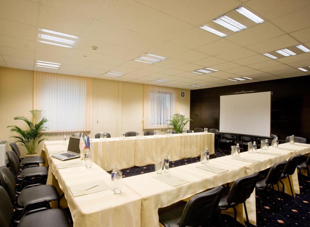 Spa Hotel Persenk Devin Exteriér fotografie A meeting room