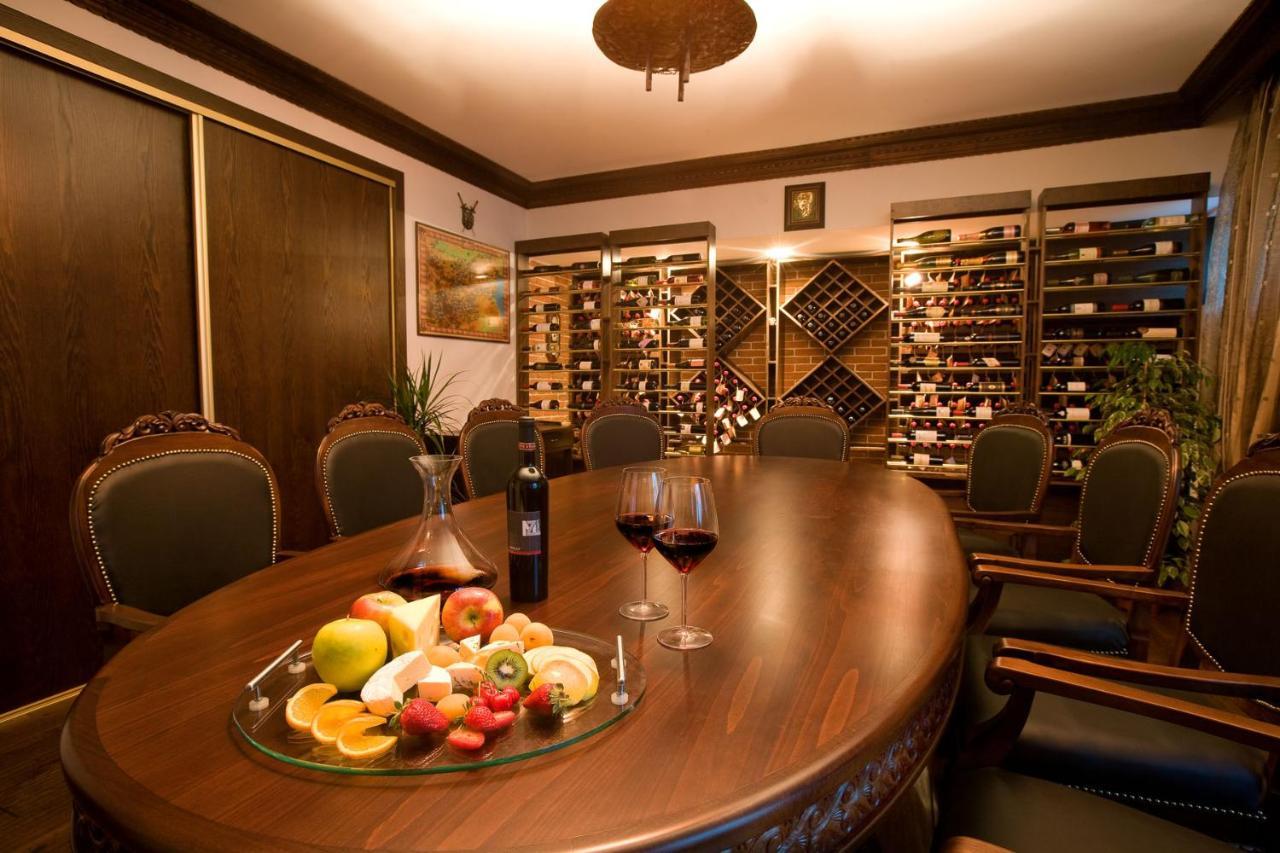Spa Hotel Persenk Devin Exteriér fotografie Wine tasting room