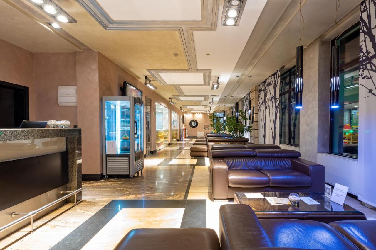 Spa Hotel Persenk Devin Exteriér fotografie The interior of the hotel