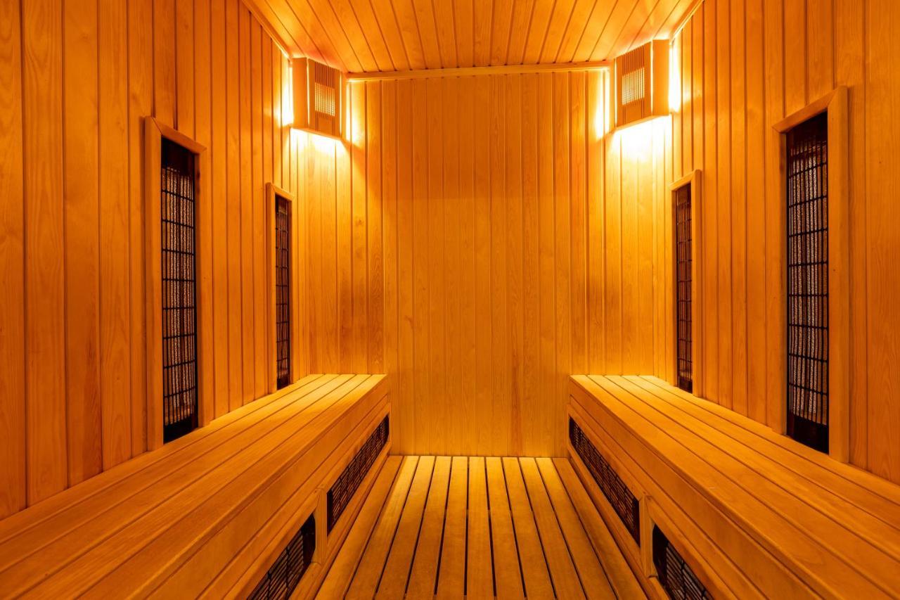 Spa Hotel Persenk Devin Exteriér fotografie A Finnish sauna