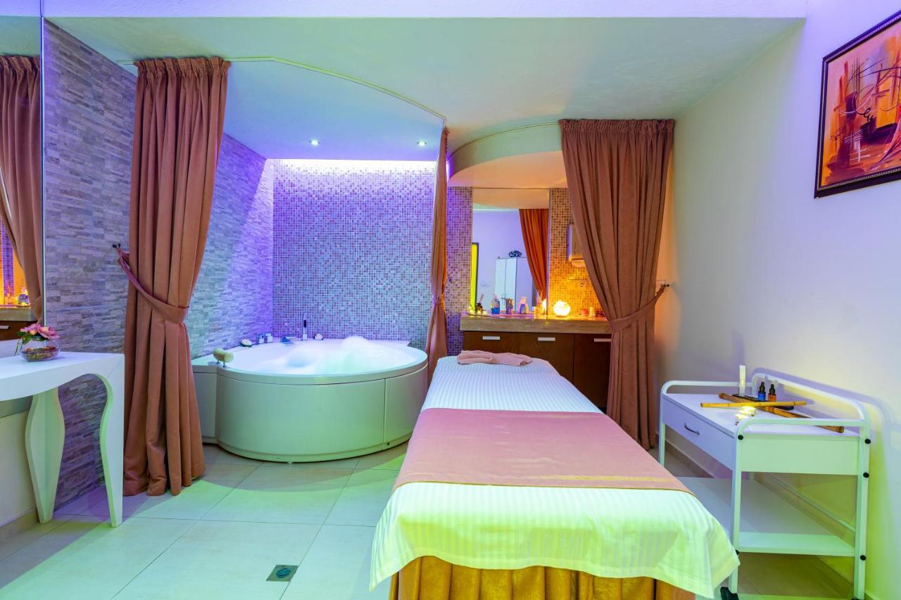 Spa Hotel Persenk Devin Exteriér fotografie A spa treatment room