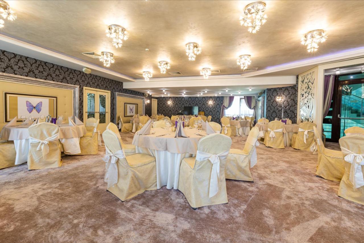 Spa Hotel Persenk Devin Exteriér fotografie The ballroom