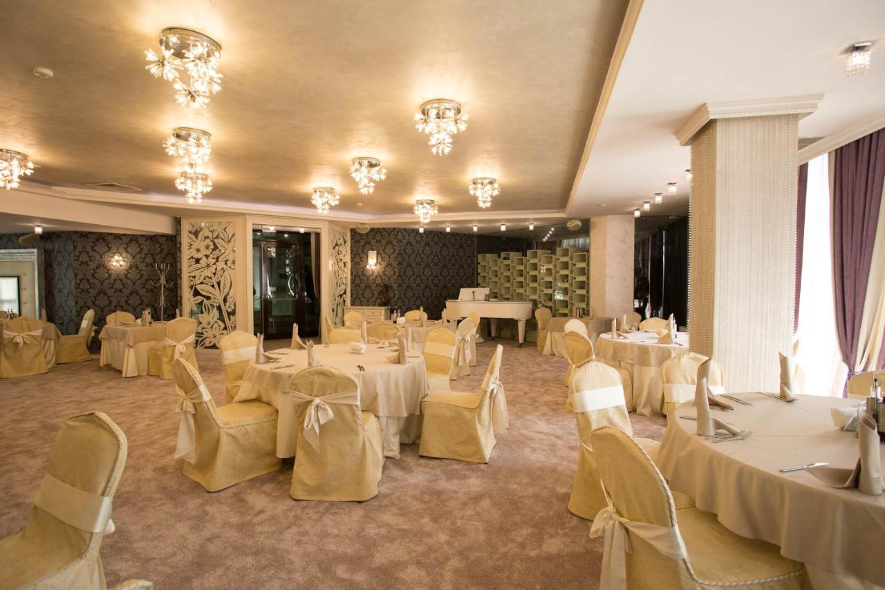 Spa Hotel Persenk Devin Exteriér fotografie The ballroom