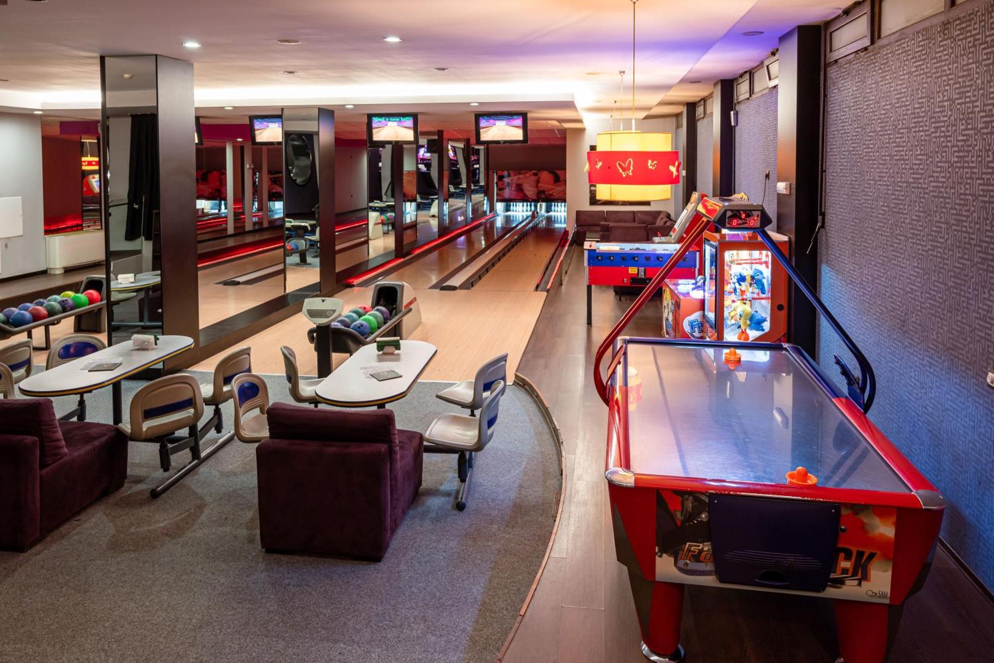 Spa Hotel Persenk Devin Exteriér fotografie The bowling alley at the 2012 Olympic Village